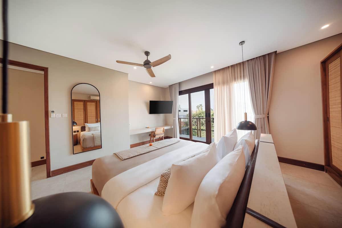 Three Bedroom Villa With Private Pool | 고급 침구, 미니바, 객실 내 금고, 책상