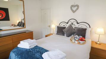 Cottage | 2 bedrooms, individually decorated, individually furnished, free WiFi