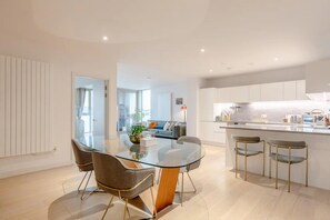 Basic Apartment | Dining - Charm & Convenience 3 Bed Near Excel London (London)