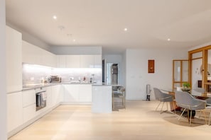 Basic Apartment | Private kitchen - Charm & Convenience 3 Bed Near Excel London (London)