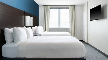 Suite, 1 Bedroom | Laptop workspace, iron/ironing board, bed sheets