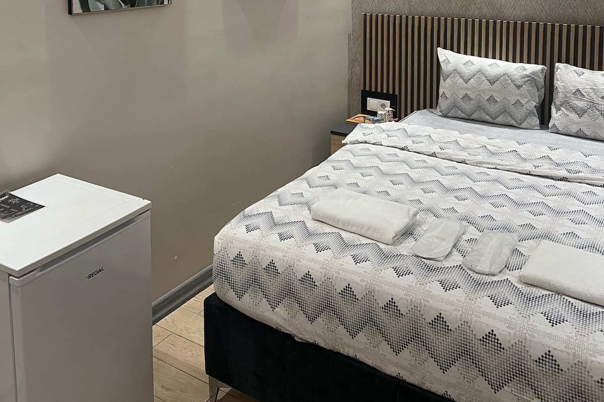 3 makuuhuonetta, ylelliset vuodevaatteet, untuvapeitot