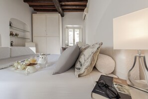 2 bedrooms, iron/ironing board, travel cot, WiFi - Condotti 21 Penthouse (Roma)