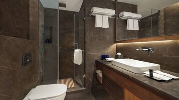Deluxe Room, 1 King Bed (Fortune Club Room) | Bathroom | Designer toiletries, hair dryer, towels, soap