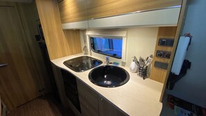 Cabin | Dapur peribadi | Peti sejuk, ketuhar gelombang mikro, ketuhar, dapur 