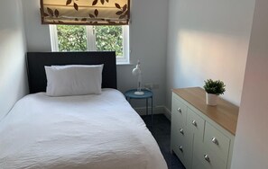 2 Schlafzimmer, Bügeleisen/Bügelbrett