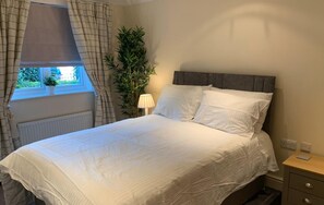 2 Schlafzimmer, Bügeleisen/Bügelbrett