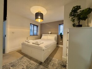 2 Schlafzimmer, Bügeleisen/Bügelbrett