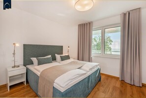 1 bedroom, iron/ironing board, free WiFi - "exklusives 61m² Apartment mit Haff-blick Ruhige Lage Balkon & Wlan Stellp (Zirchow)