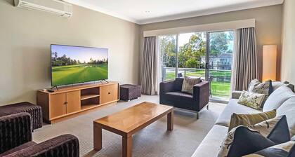 Villa Lago - Designer villa at Rydges Resort