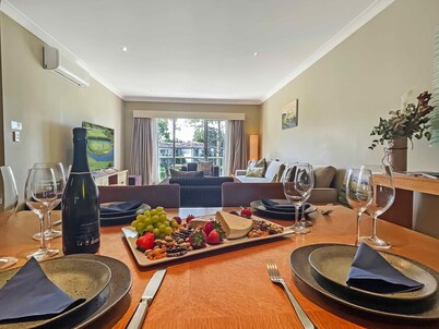 Villa Lago - Designer villa at Rydges Resort