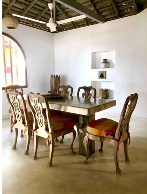 Dining - Coco-Mari Beach Villa- Hikkaduwa.
(Hikkaduwa)