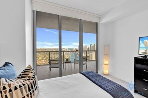 2 dormitoris, escriptori i planxa i posts de planxar 