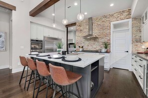 Frigorífic, microones, forn i placa de cuina 