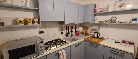 Basic-Apartment | Eigene Küche | Großer Kühlschrank, Mikrowelle, Ofen, Espressomaschine