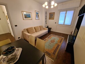 Perushuoneisto | Oleskelualue | Taulutelevisio