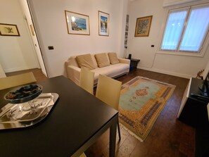 Perushuoneisto | Oleskelualue | Taulutelevisio