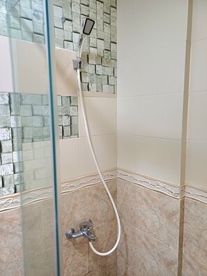 Basic Double Room | Bathroom - SUNNY HOME (Ho Chi Minh City)
