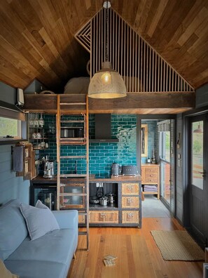 Smart TV, fireplace - Appledore - Cabin in the Valley (Glen Huon)