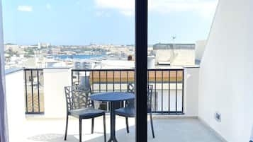 Penthouse ejecutivo, señalización y notificación para personas con discapacidad visual, vista al mar | Vista desde la habitación