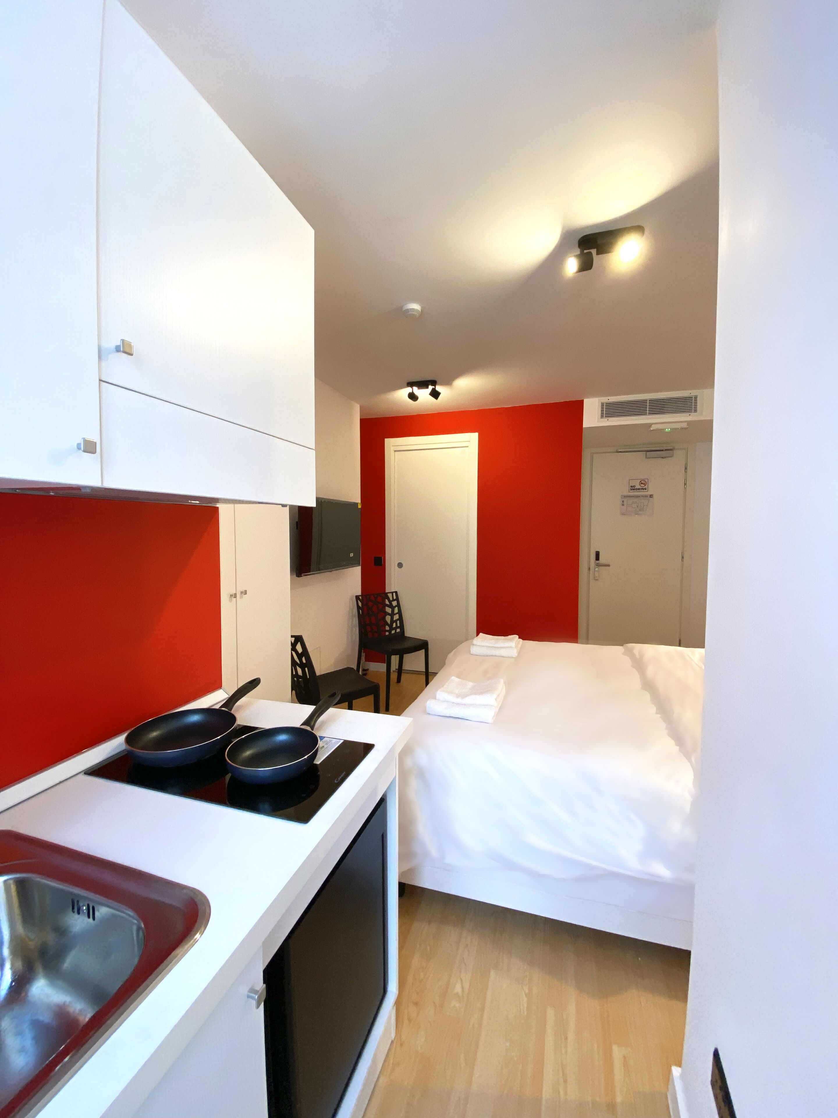 Photo - Citizen Suites