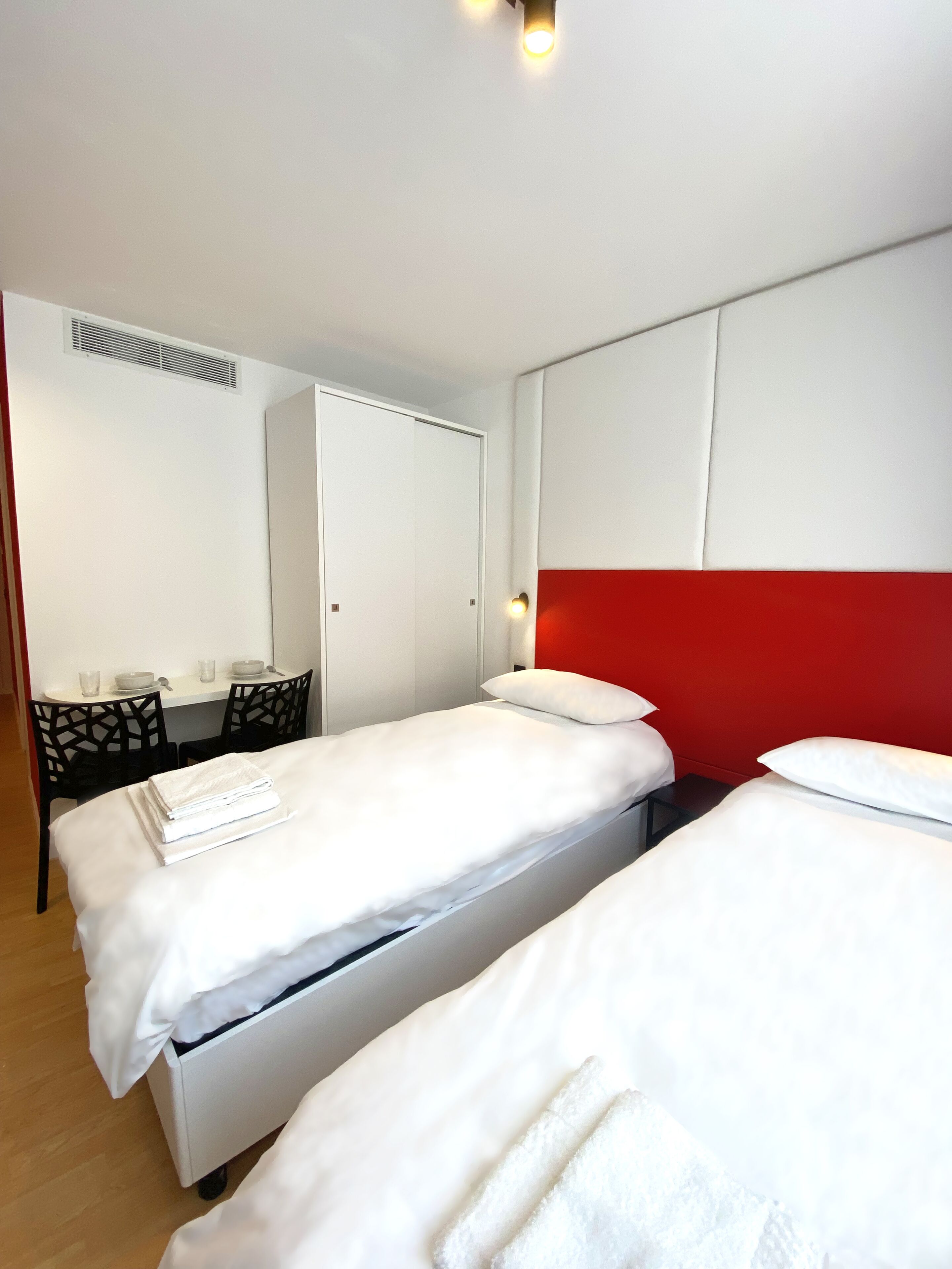 Photo - Citizen Suites