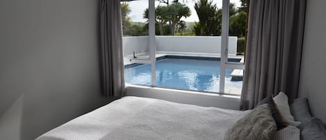 5 bedrooms, iron/ironing board, WiFi, bed sheets