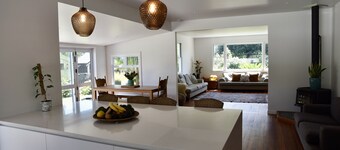 WAINUI GARDEN HIDEAWAY a little gem in a garden paradise