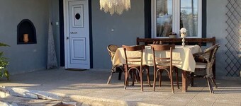 TRADITIONAL VILLA ,COZY LITTLE HOUSE FOR A FAMILY, FOR FRIENDS OR COUPLES...
