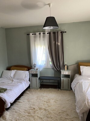 2 chambres, fer et planche Ă repasser, draps fournis