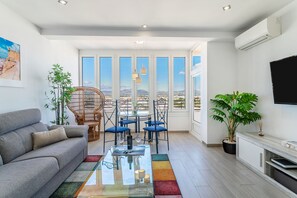 Smart TV, stereo - Sky Suites Alicante - 1bedroom apartment in a 28th floor (Alicante (Alacant))