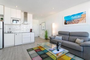 Smart TV, stereo - Sky Suites Alicante - 1bedroom apartment in a 28th floor (Alicante (Alacant))