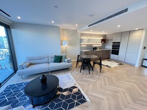 Smart TV - Luxurious Entire Family Apartment in Chelsea (London)