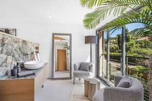 Interior - Fully renovated four-bedroomed Villa in Sinopolis with pool and great sea views. (Gassin)