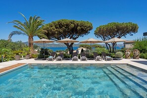 Pool - Fully renovated four-bedroomed Villa in Sinopolis with pool and great sea views. (Gassin)