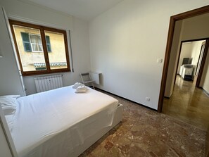 City Apartment | 1 bedroom, hypo-allergenic bedding, desk, iron/ironing board - Casa Thea by PortofinoVacanze (Rapallo)