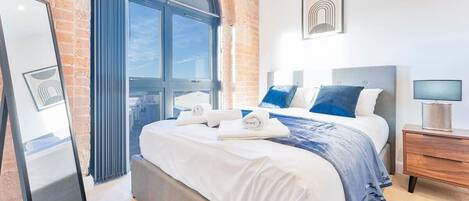 1 dormitori, planxa i posts de planxar, wifi i roba de llit