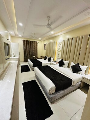 Family Room | Soundproofing, free WiFi - Hotel Lee Benz (New Delhi)