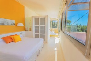6 bedrooms, iron/ironing board, WiFi, bed sheets - Villa Treya - Star property, stunning views (San Jaime Mediterráneo)