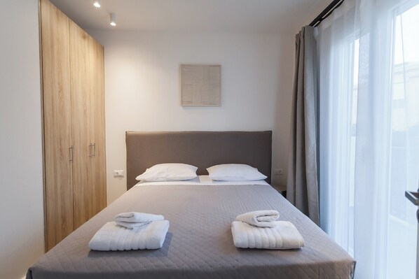 1 bedroom, in-room safe, iron/ironing board, free WiFi