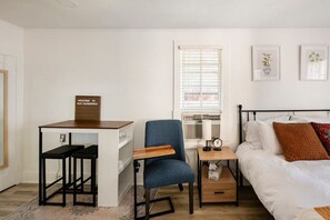 Iron/ironing board, free WiFi, bed sheets