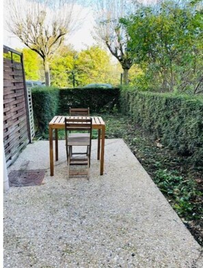 Outdoor dining - Appartement Avec Jardin (Chennevières-sur-Marne)