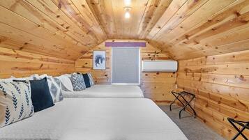 5 bedrooms, iron/ironing board, free WiFi, bed sheets