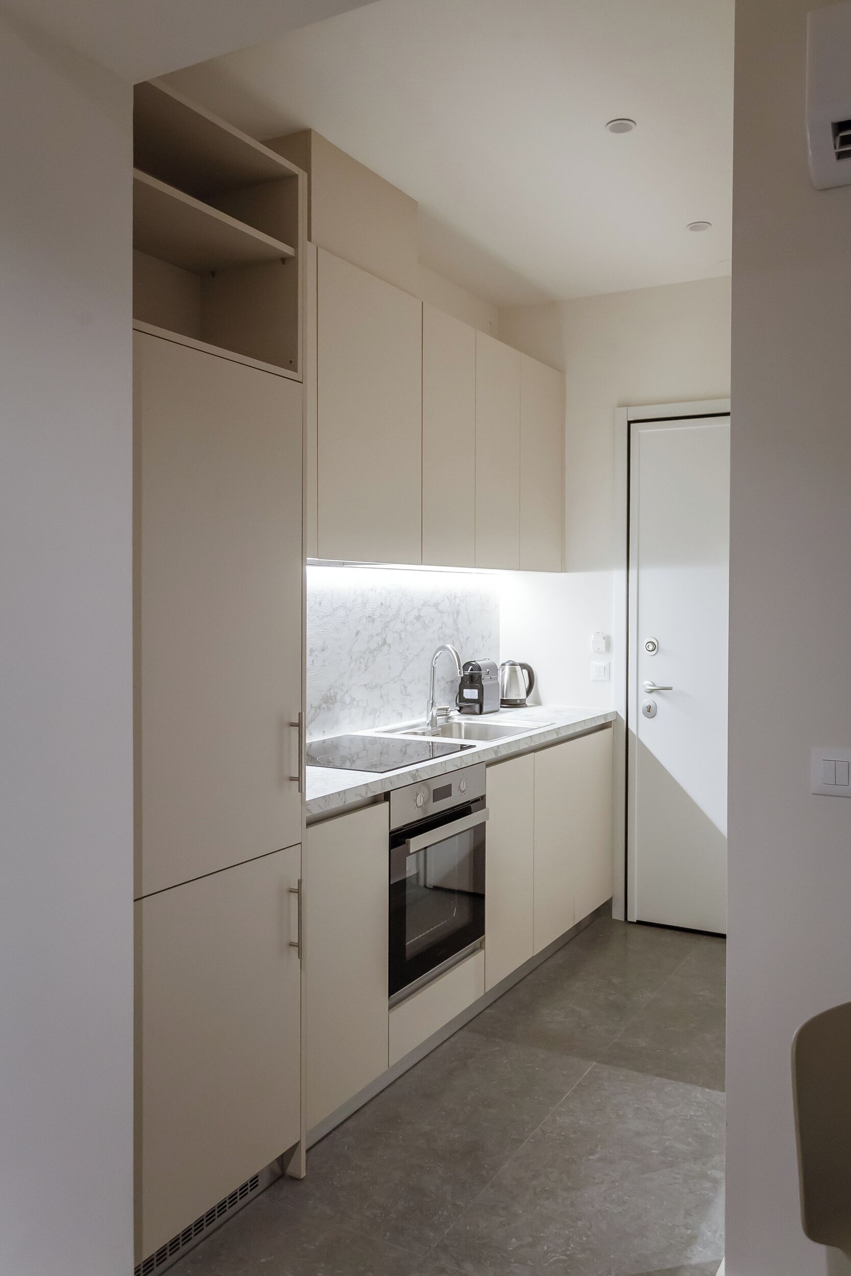 Stovetop, coffee/tea maker, electric kettle, toaster