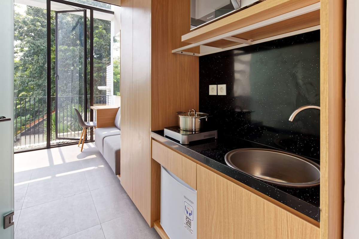 Superior Room, Kitchen, Mezzanine | Private kitchen | Mini-fridge, microwave
