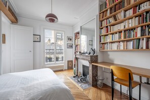 2 عدّة غرف نوم وواي فاي وملاءات أسرّة