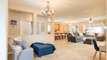 House | Ruang tamu | TV