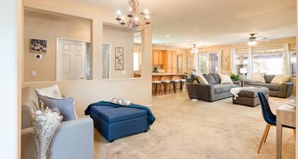 Stunning 4-bed House in Indio in Golf Course Commu