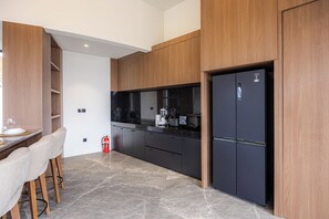 Private kitchen - Villa Trix Canggu - Elegant 4BR Villa for Families & Friends (Badung)