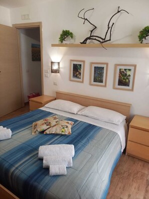 1 chambre, fer et planche à repasser, Wi-Fi, literie fournie